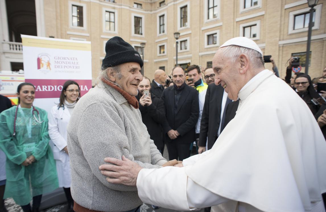 «No a una cultura che ignora i poveri»