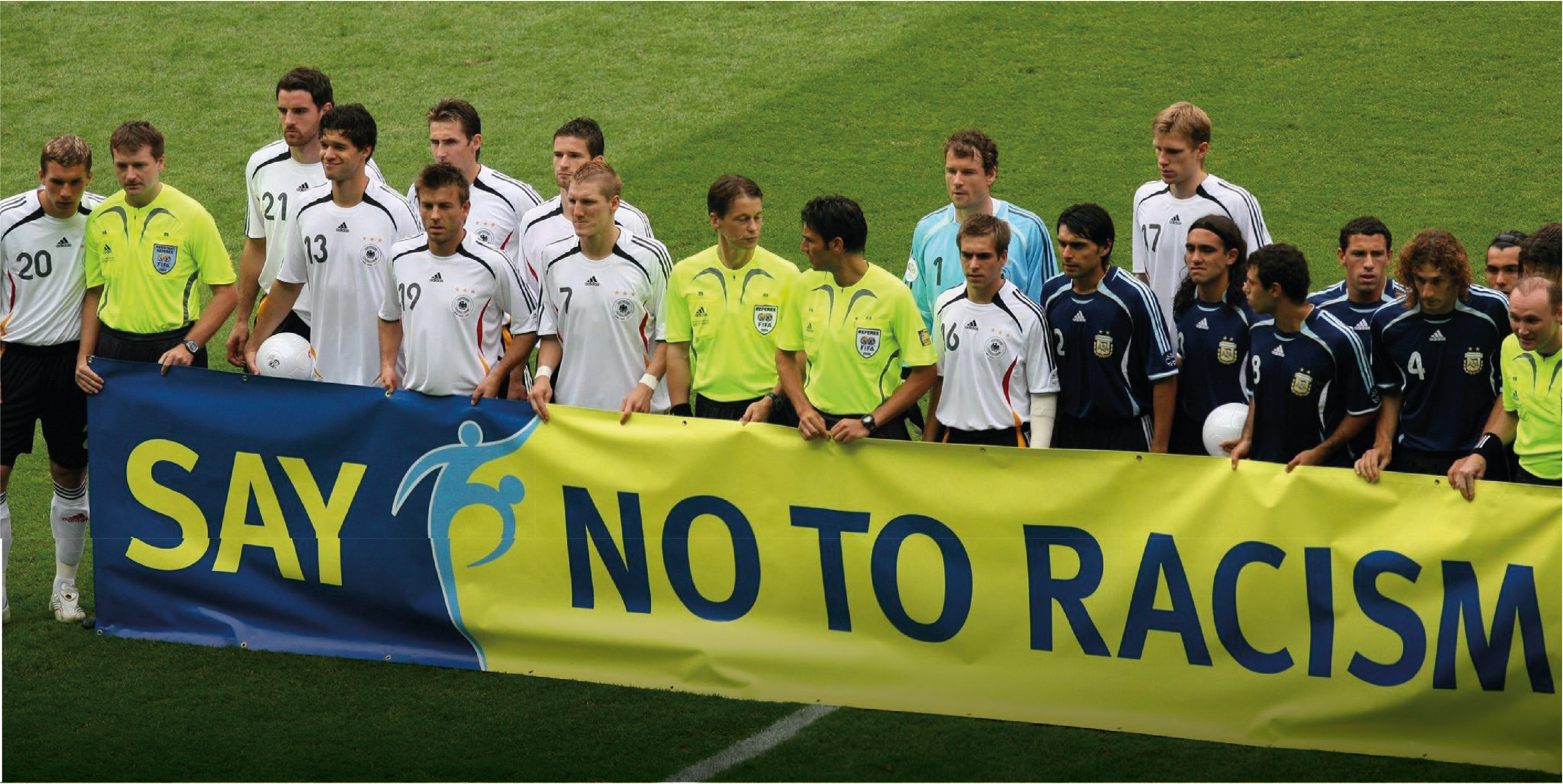 Quando il razzismo sporca il calcio