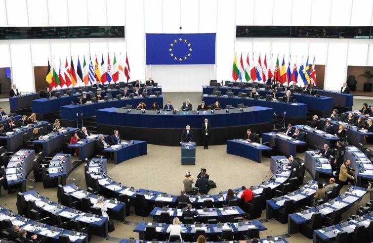 In emiciclo a Strasburgo il grido degli studenti: salviamo il pianeta