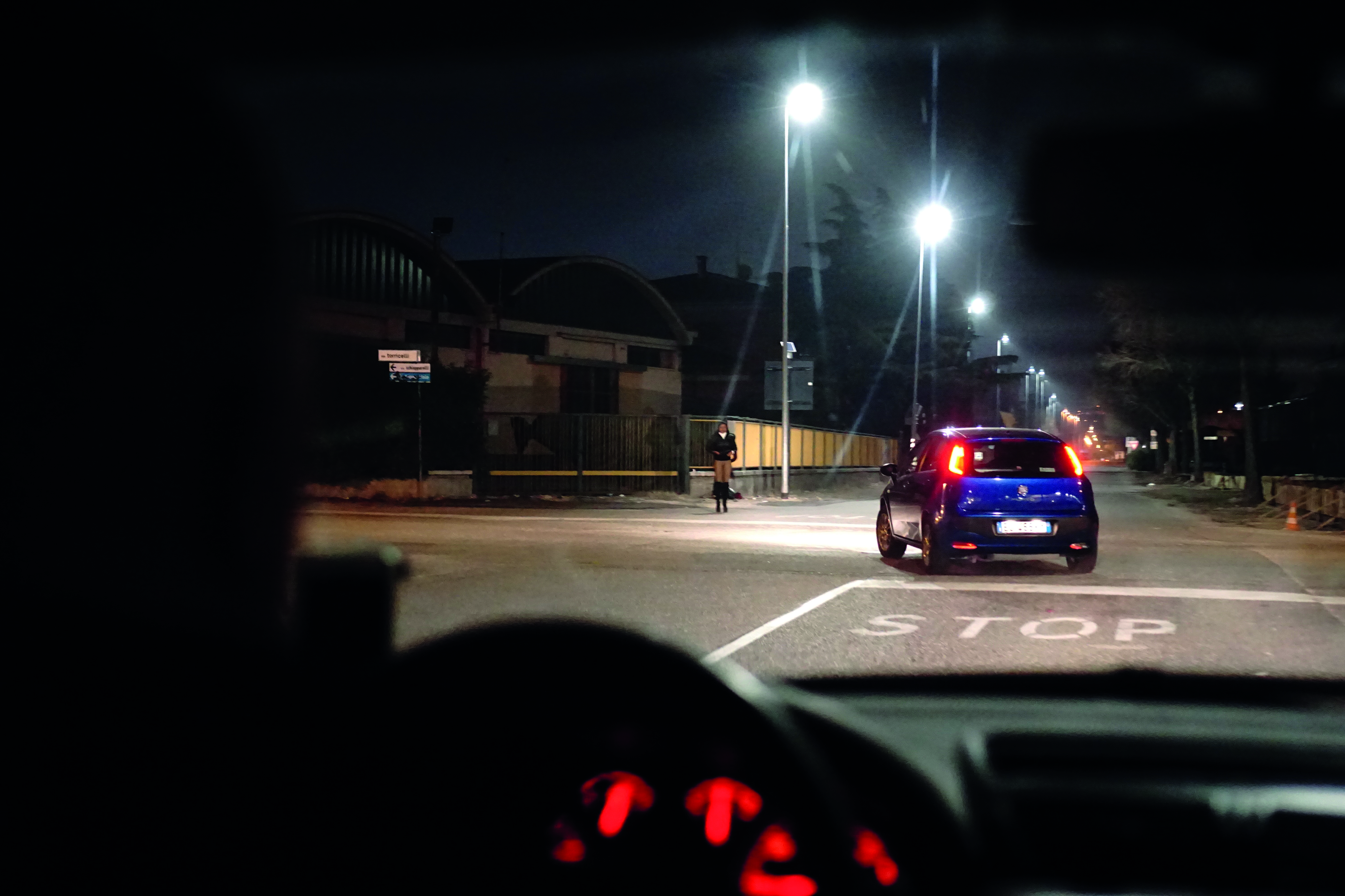 Meno donne in strada. Dimezzate le africane