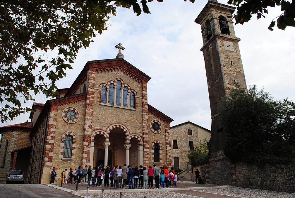 Monteviale: «Una notte sul sagrato della chiesa per la Sea Watch»