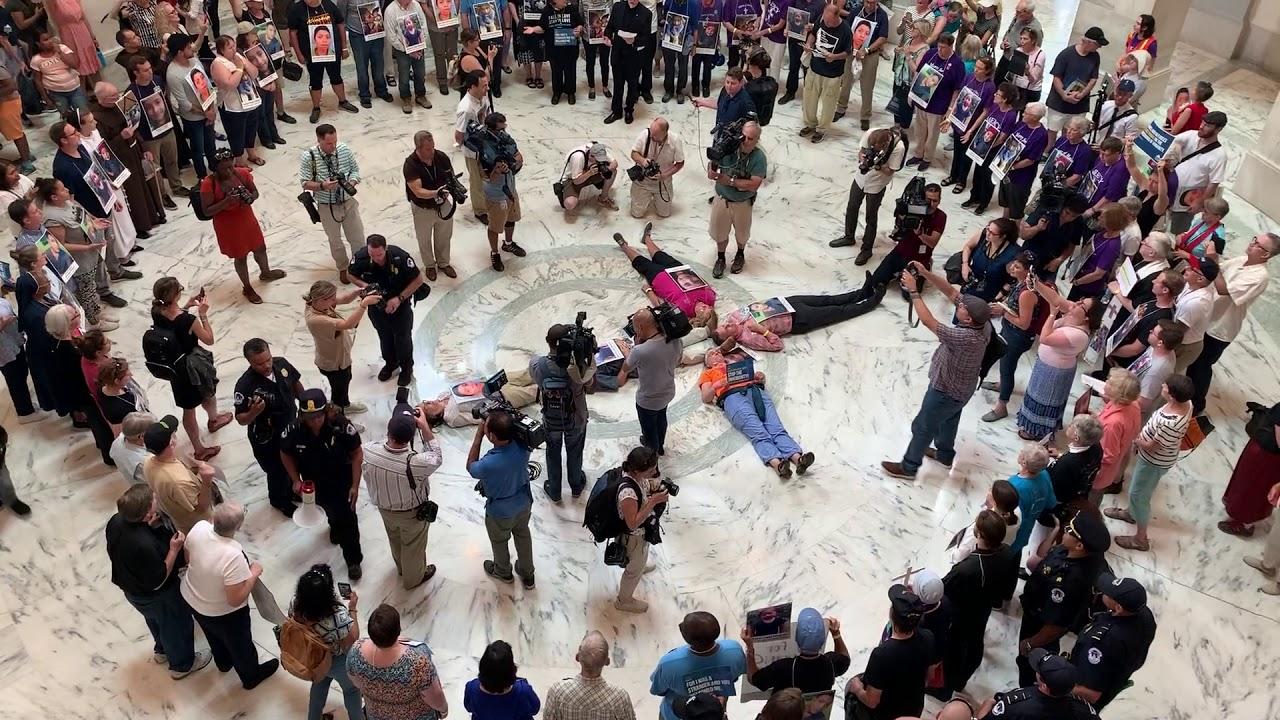Preti e suore pro-migranti arrestati a Washington