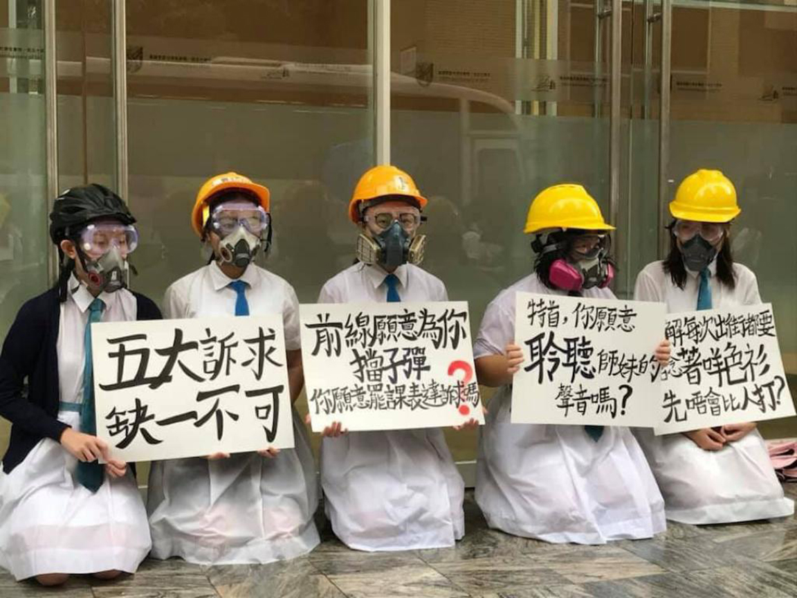 Hong Kong, prima vittoria della protesta