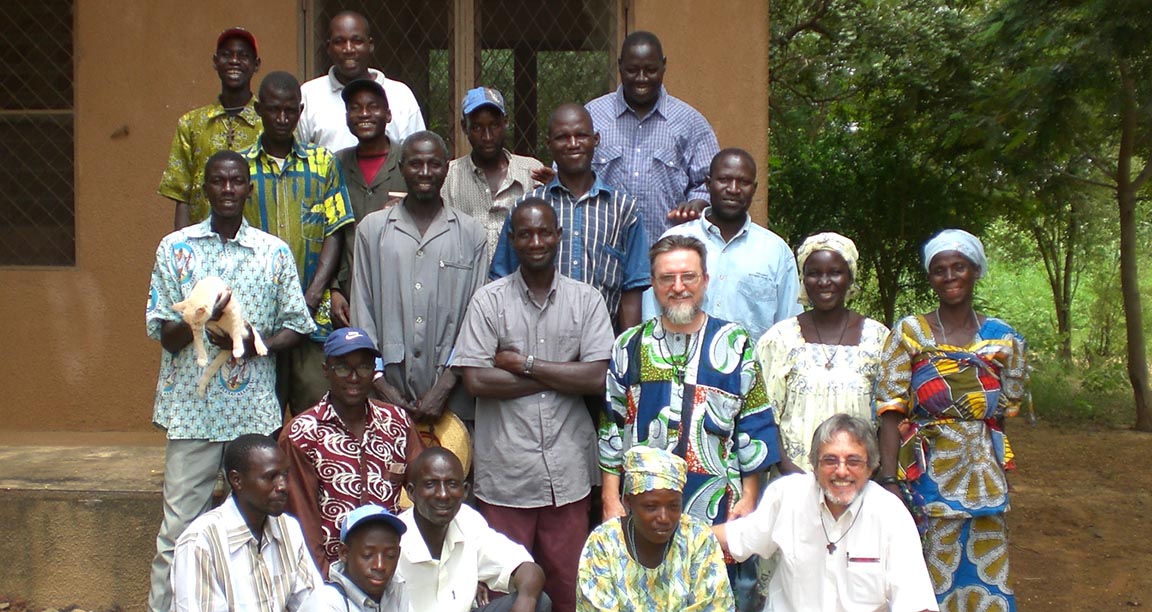 Francesco: “Si diventa missionari vivendo da testimoni”