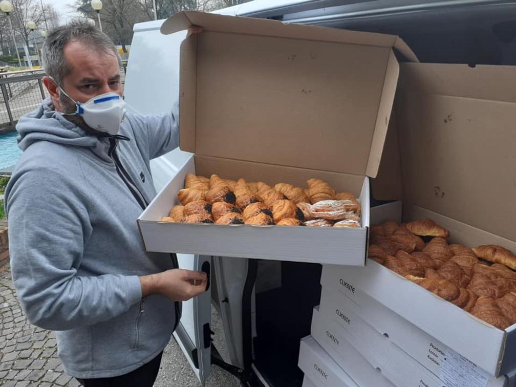 Pizze e brioches agli ospedali in regalo a medici e infermieri