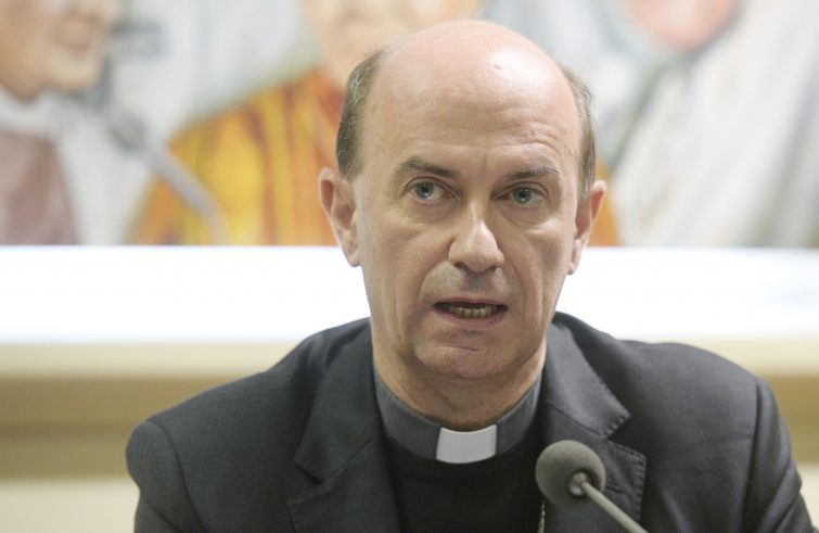 Mons. Russo (Cei): «Sosteniamo medici e operatori sanitari, siamo accanto ai malati»