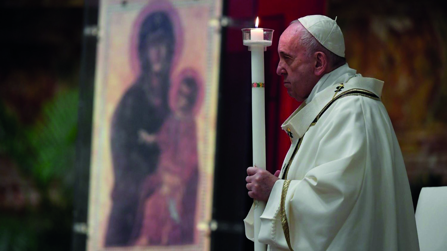 Papa Francesco nella Veglia pasquale: «Basta guerre, chi ha riempia le mani vuote»