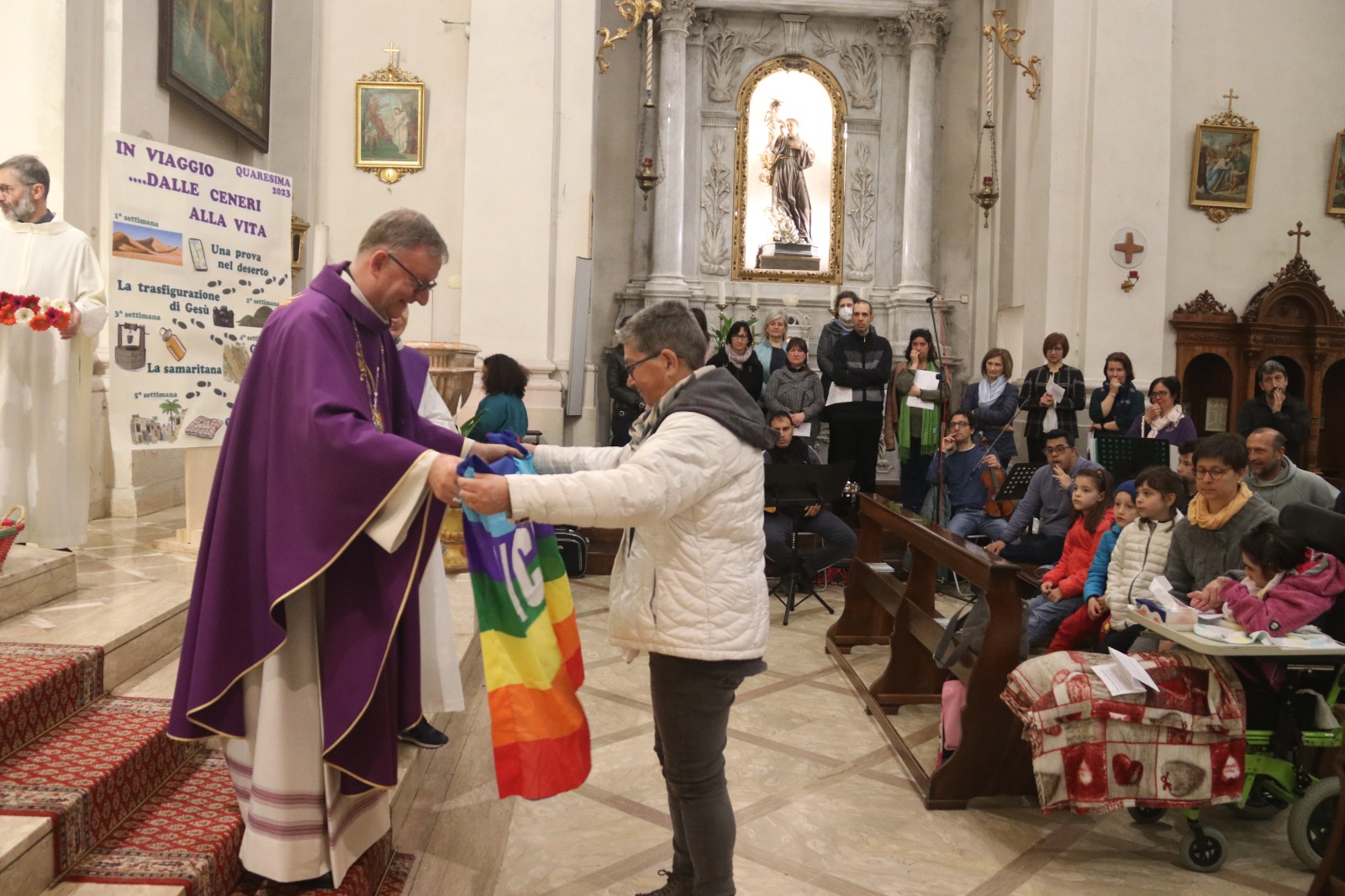 In viaggio verso l’Ucraina la bandiera della pace benedetta dal Vescovo Giuliano