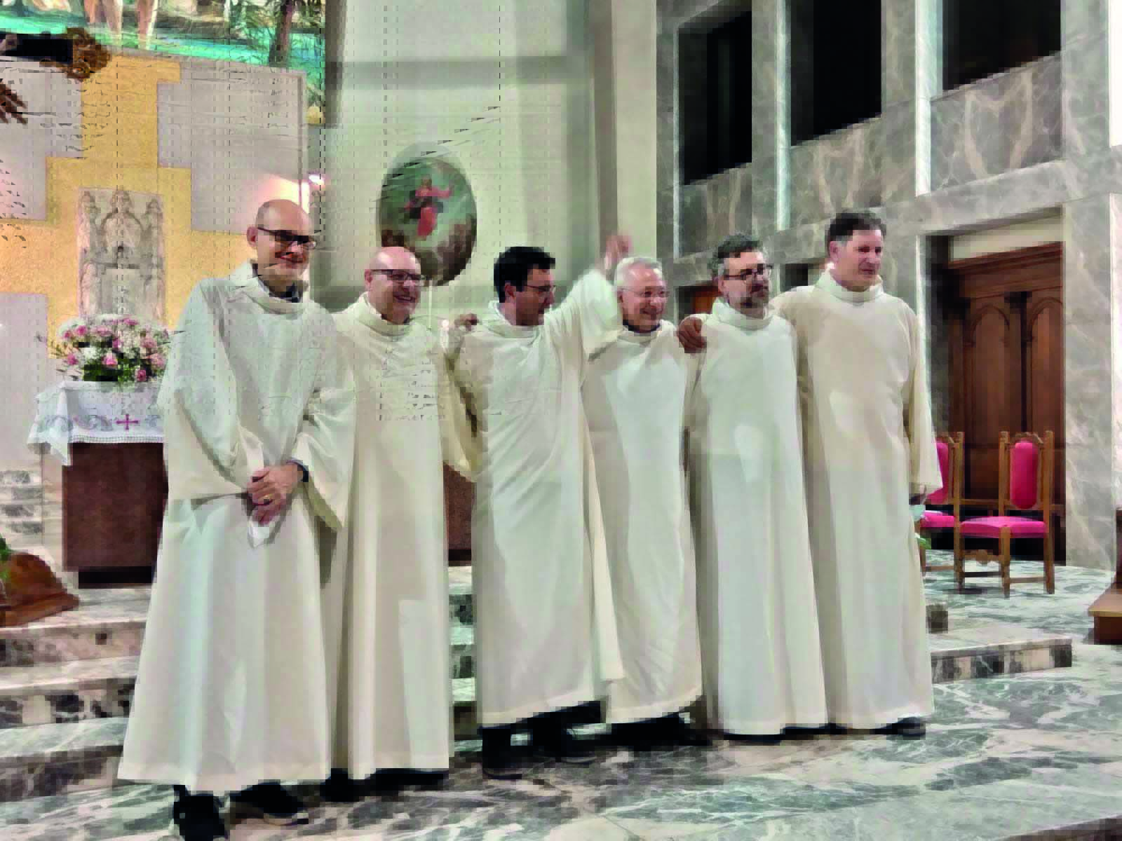 «A braccetto con le nostre mogli», insieme, a servizio della Chiesa