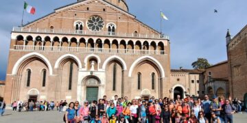 A piedi da Monte Berico al Santo tutti gli anni. La storia di Antonio, pellegrino dal 1998 per un voto.
