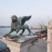 El leon de S. Marco xé fato in Cina