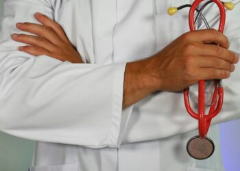 L’allarme dei medici: «La sanità pubblica sta crollando»
