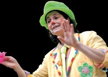 La giocoleria per portare il Vangelo con il sorriso: la storia di suor Linda Frola