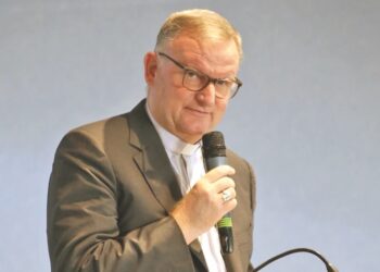 Il vescovo Giuliano «La politica vuole i cattolici divisi»