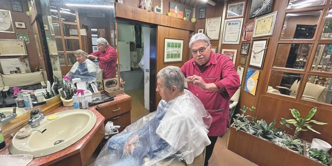 65 anni da artigiano. La storia di Gualfrando, parrucchiere di Vicenza