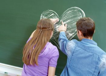 Educazione sessuale alle medie: «Un errore limitare le scuole»