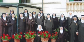 Silenzio e preghiera continua, sostegno invisibile per l’umanità