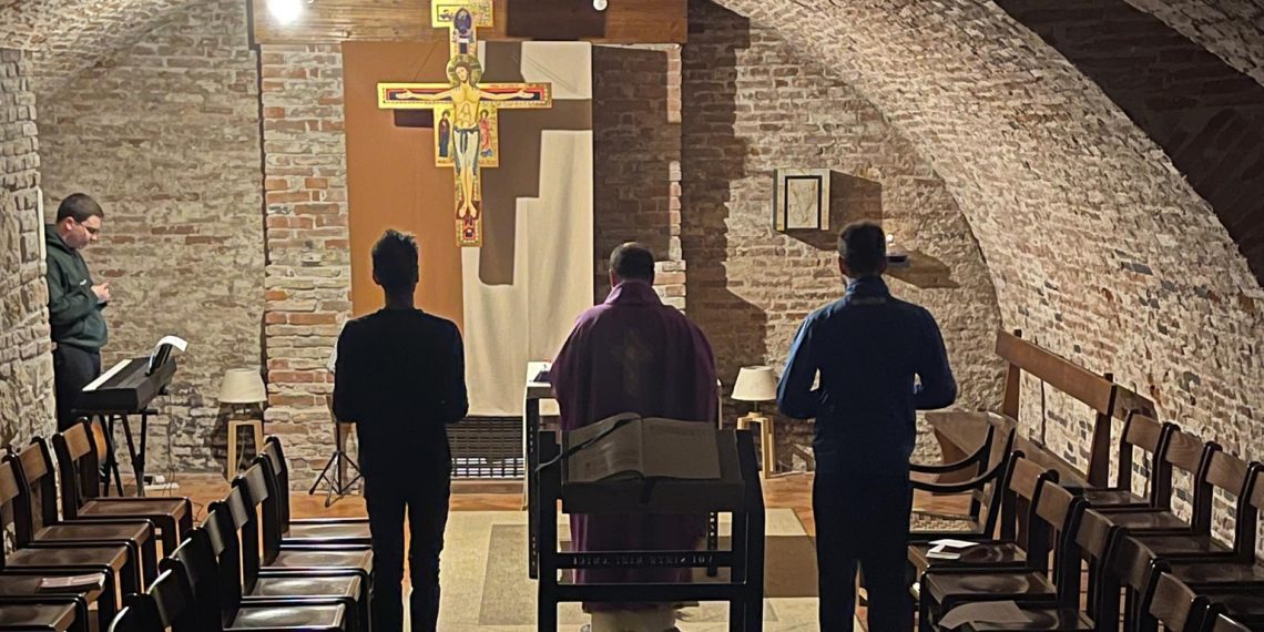 Parola, silenzio, dialogo: “esercizi” per i giovani