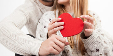 San Valentino, la festa degli innamorati fra tradizioni e consumi