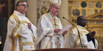 Il Vescovo scrive alla Diocesi: “La Pasqua libera il potere umano dalla corruzione dell’onnipotenza”