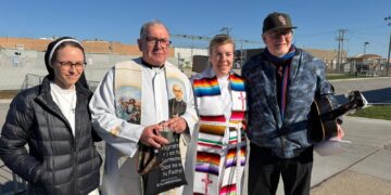 A Chicago padre Giovanni Bizzotto lotta per i diritti dei migranti detenuti dall’ICE