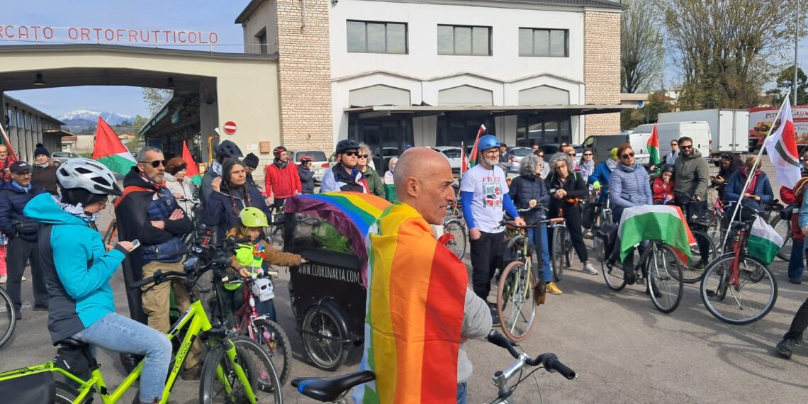 La biciclettata pro-Gaza attraversa Vicenza