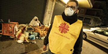Rapporto Caritas 2026: record di assistiti e anziani, raddoppiano i lavoratori poveri