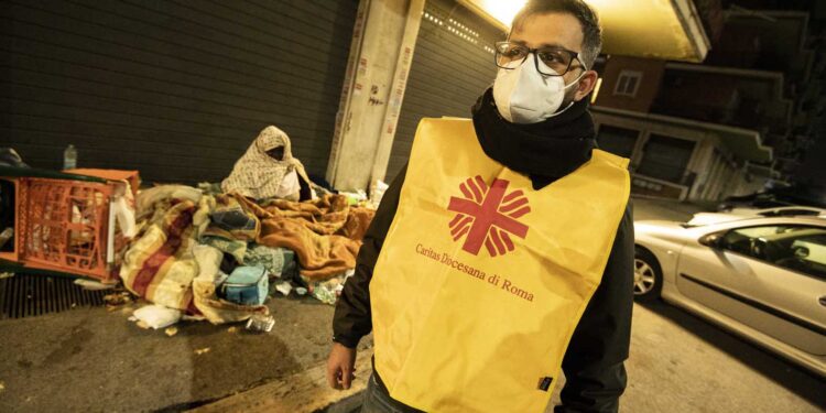 Rapporto Caritas 2026: record di assistiti e anziani, raddoppiano i lavoratori poveri