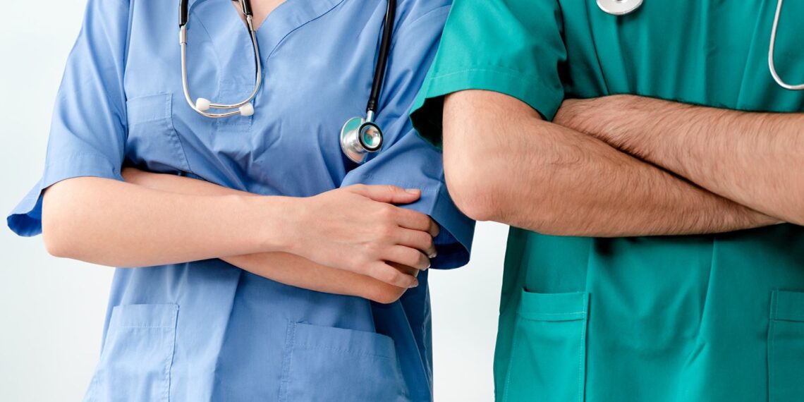 Il nodo del personale che rischia di vanificare la riforma della sanità introdotta con il PNRR