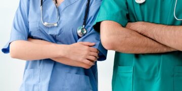 Il nodo del personale che rischia di vanificare la riforma della sanità introdotta con il PNRR