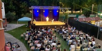 Con Terrestri d’Estate il giardino del Teatro Astra diventa luogo di incontro tra teatro, giovani e comunità