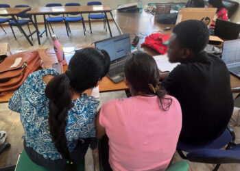 Gli immigrati fanno la fila per studiare italiano ma gli insegnanti sono pochi