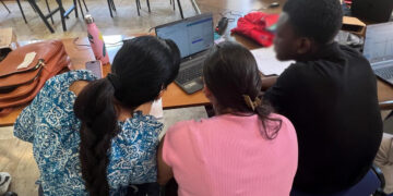 Gli immigrati fanno la fila per studiare italiano ma gli insegnanti sono pochi