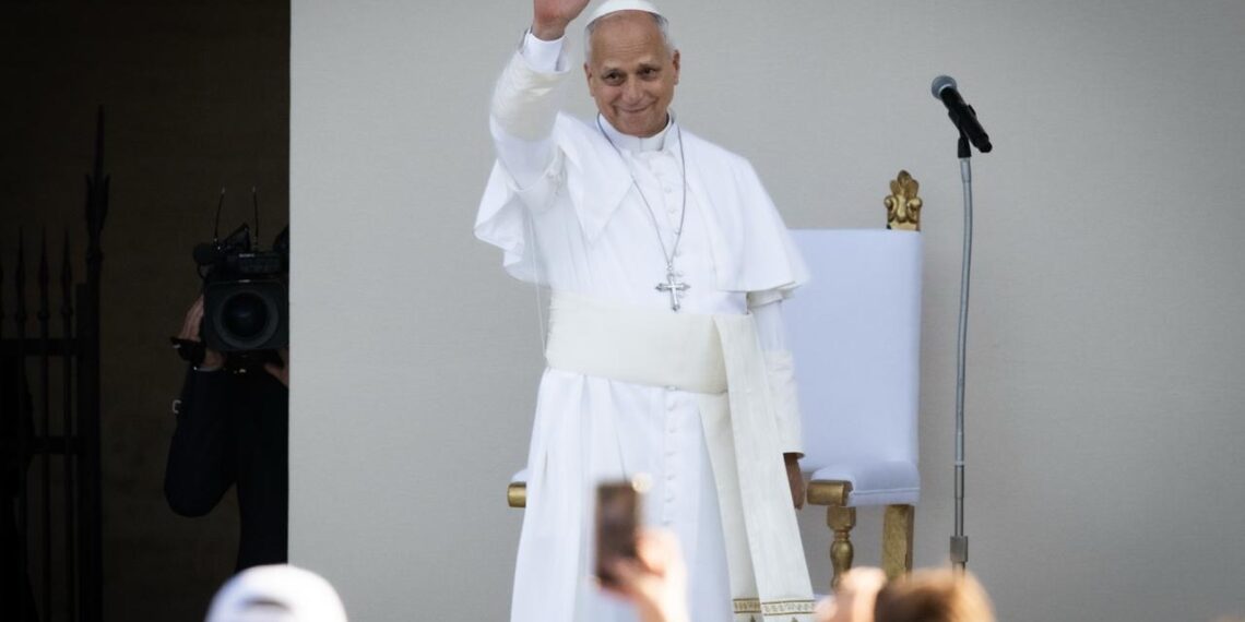 Papa Leone da Assisi: «Ai cristiani sarà sempre più chiesto di diventare operatori di pace»
