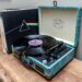 La musica torna a farsi toccare: vinili, CD e cassette conquistano anche i giovani