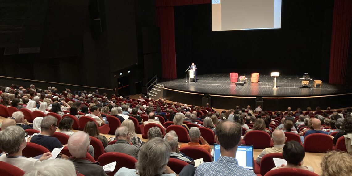 “Sold out” al Teatro Comunale di Vicenza per l’assemblea diocesana “Comunità cristiane generative”