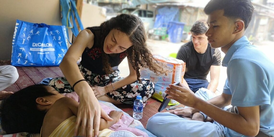 Lucia a 23 anni è partita da Villaga per fare la volontaria nelle baraccopoli di Bangkok