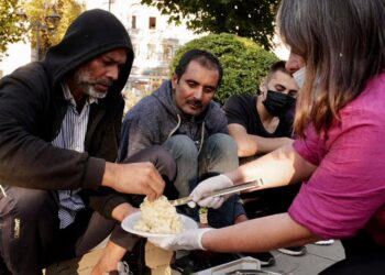 Trieste, stop ai pasti per i migranti nel weekend: «Non ci scoraggiamo»