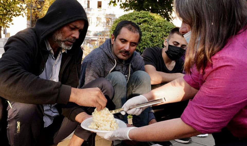 Trieste, stop ai pasti per i migranti nel weekend: «Non ci scoraggiamo»
