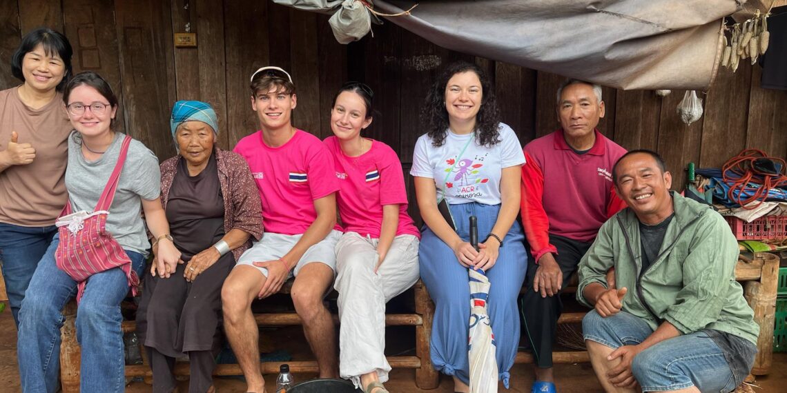 In Thailandia per un mese, i giovani vicentini tornano con una certezza: «L’unico linguaggio è l’amore»