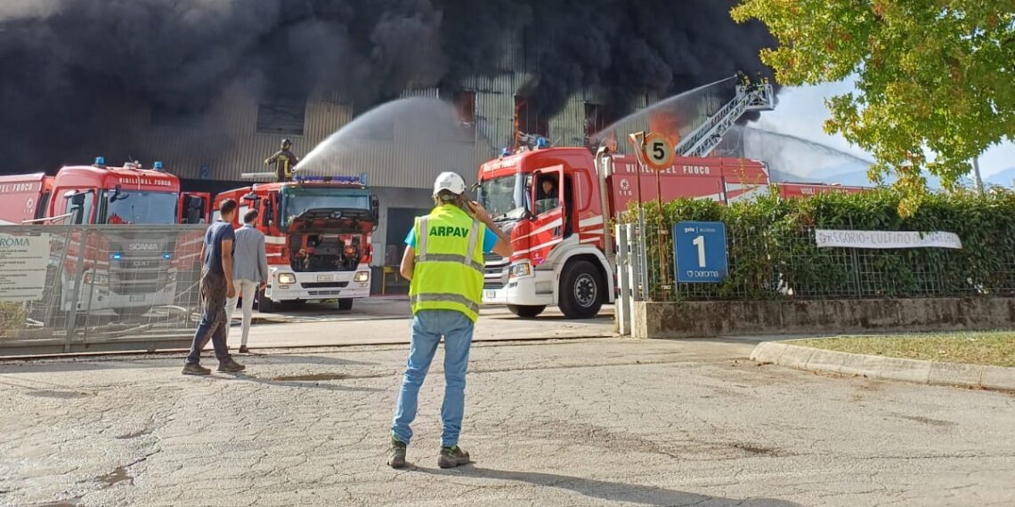Incendio alla Deroma di Malo, ecco i primi risultati di Arpav su aria e acqua