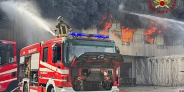 L’incendio all’azienda Deroma di Malo è stato spento, ora si attendono le analisi dell’aria